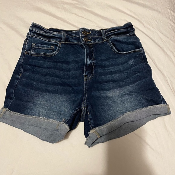 Zenana Outfitters Pants - Women’s zenana denim shorts size large